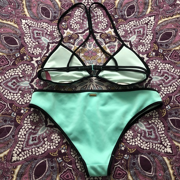 Victoria’s Secret Triangl Bikini Set - Picture 3 of 6